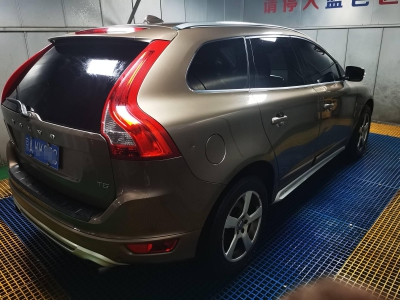 侧后-闲置京牌车长租：4600 元/月 沃尔沃xc60 R-Design 个性运动版 5座 汽油SUV 尾号0 