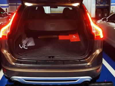 后备箱-闲置京牌车长租：4600 元/月 沃尔沃xc60 R-Design 个性运动版 5座 汽油SUV 尾号0 