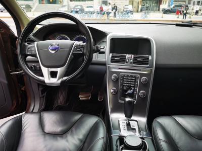 前排-闲置京牌车长租：4600 元/月 沃尔沃xc60 R-Design 个性运动版 5座 汽油SUV 尾号0 