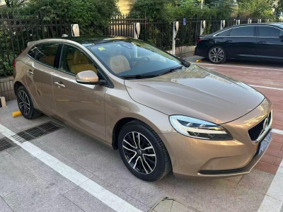 鲸牌链-京牌车长租平台-闲置京牌车长租：2900 元/月 沃尔沃VolvoV40 5座 汽油小轿车 尾号7 