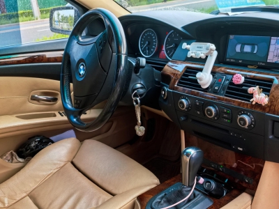 鲸牌链-京牌车长租平台-闲置京牌车长租：3500 元/月 宝马BMW 530 5座 汽油小轿车 尾号5 