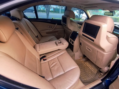 鲸牌链-京牌车长租平台-闲置京牌车长租：3500 元/月 宝马BMW 530 5座 汽油小轿车 尾号5 