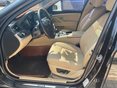 鲸牌链-京牌车长租平台-闲置京牌车长租：2500 元/月 宝马BMW 525豪华 5座 汽油小轿车 尾号2 