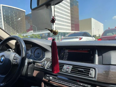 鲸牌链-京牌车长租平台-闲置京牌车长租：4500 元/月 宝马BMW 525L 豪华 5座 汽油小轿车 尾号7 