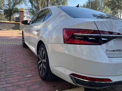 鲸牌链-京牌车长租平台-闲置京牌车长租：3300 元/月 斯柯达速派 5座 汽油小轿车 尾号1 