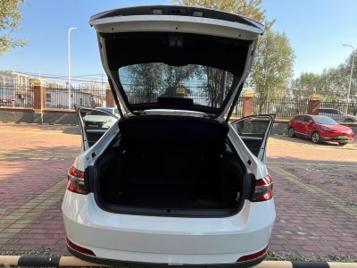 鲸牌链-京牌车长租平台-闲置京牌车长租：3300 元/月 斯柯达速派 5座 汽油小轿车 尾号1 