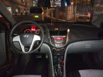 鲸牌链-京牌车长租平台-闲置京牌车长租：1599 元/月 现代2012款1.4L自动时尚版三厢 5座 汽油小轿车 尾号1 