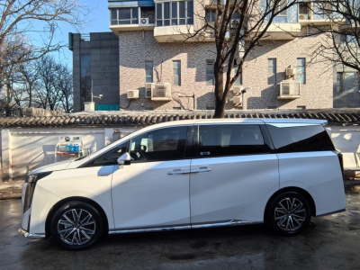 鲸牌链-京牌车长租平台-闲置京牌车长租：5000 元/月 广汽传祺M8新大师 7座 汽油MPV 尾号2 