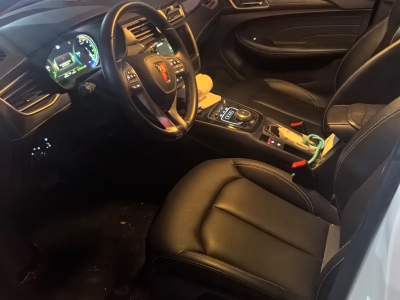 鲸牌链-京牌车长租平台-闲置京牌车长租：2000 元/月 其他荣威Ei5 5座 纯电小轿车 尾号3 