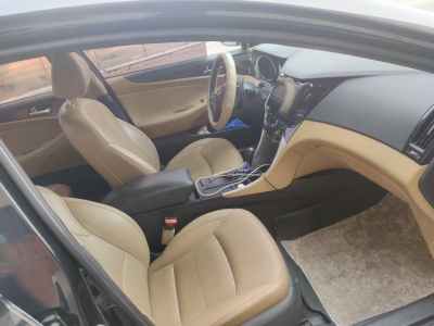 鲸牌链-京牌车长租平台-闲置京牌车长租：1800 元/月 现代索纳塔8 5座 汽油小轿车 尾号5 