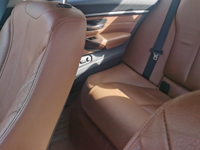 鲸牌链-京牌车长租平台-闲置京牌车长租:3050 元/月 宝马BMW 320li 5座 汽油小轿车 尾号1