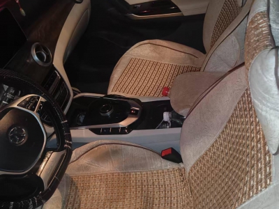 鲸牌链-京牌车长租平台-闲置京牌车长租：1700 元/月 北汽eu500 5座 纯电小轿车 尾号2 