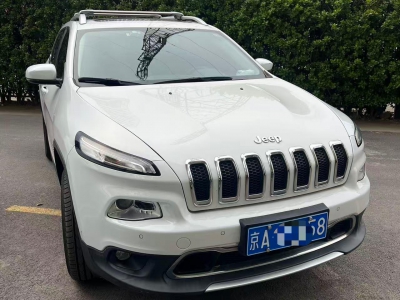 鲸牌链-京牌车长租平台-闲置京牌车长租：3400 元/月 JEEP自由光 5座 汽油SUV 尾号8 