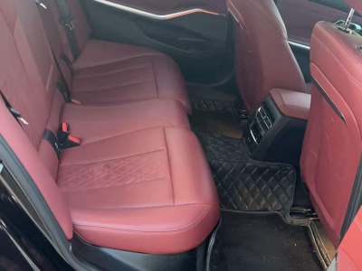 鲸牌链-京牌车长租平台-闲置京牌车长租：6000 元/月 宝马BMW 330 5座 汽油小轿车 尾号6 