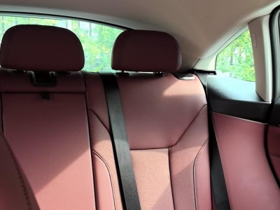 鲸牌链-京牌车长租平台-闲置京牌车长租：5300 元/月 宝马BMW i4 35 5座 纯电小轿车 尾号9 